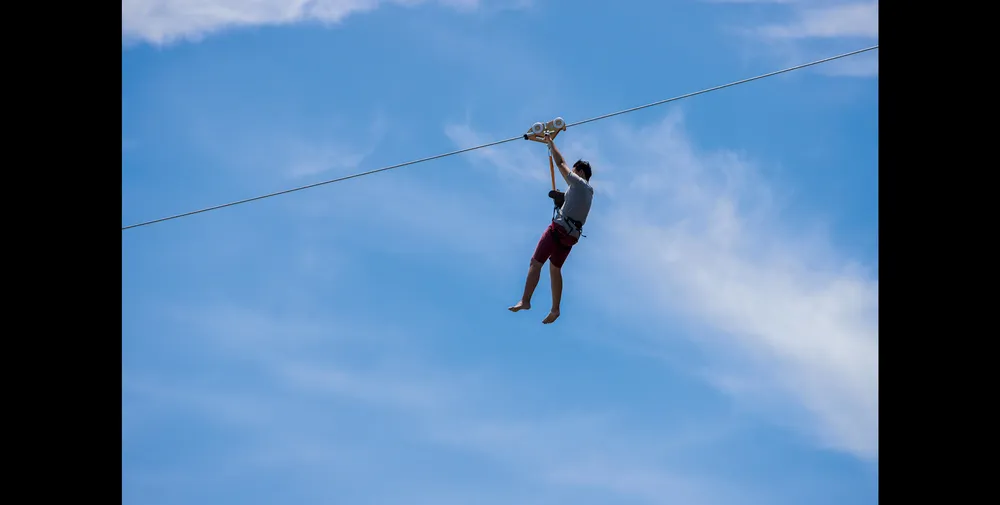Ngắm biển trời Nha Trang trên đường zipline ảnh 3