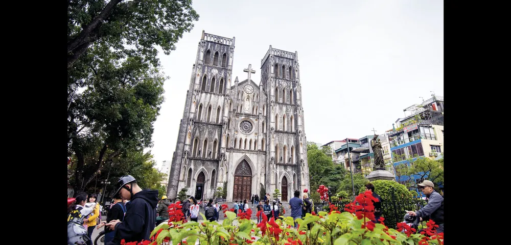 Viếng thăm giáo đường mùa Noel ảnh 6