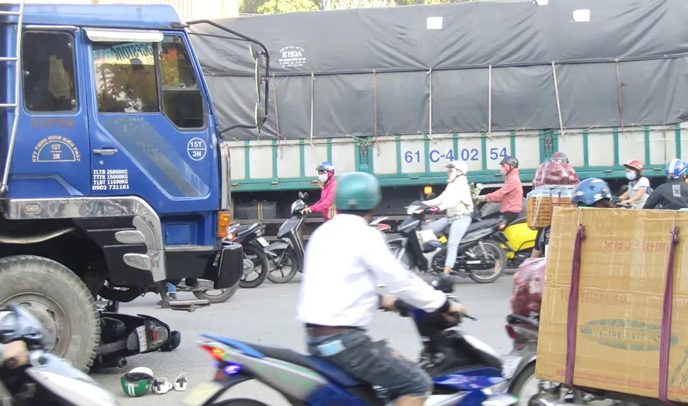 Đường đến nhà máy không an toàn ảnh 1