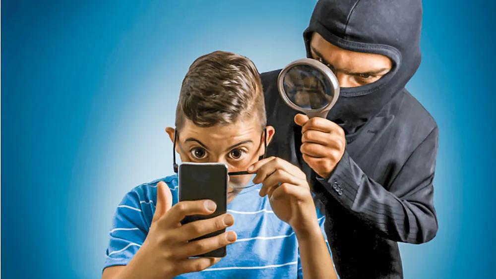 Tên mách lẻo đáng sợ ảnh 1