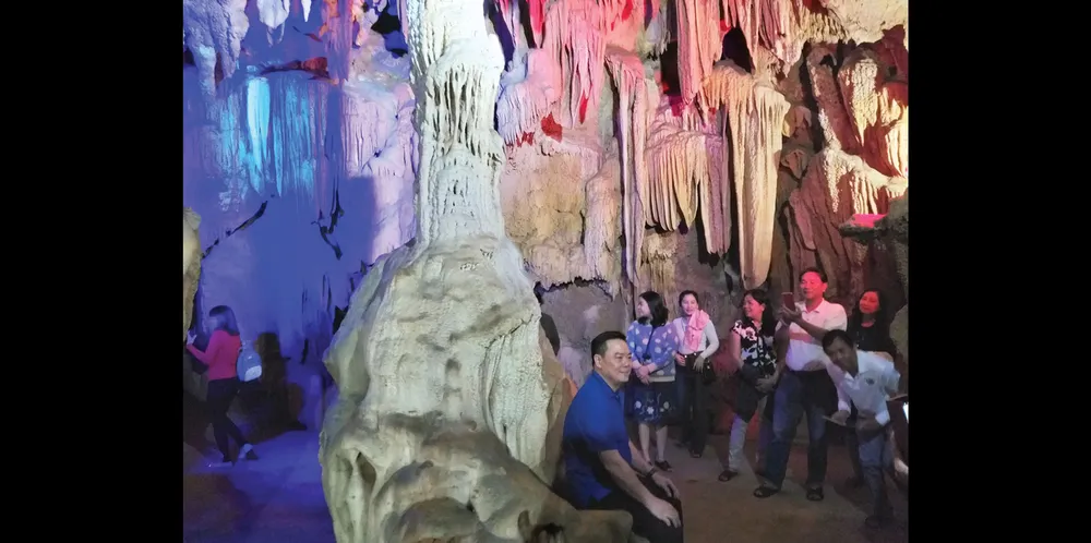 Kỳ vĩ hang động Thăng Hen ảnh 4