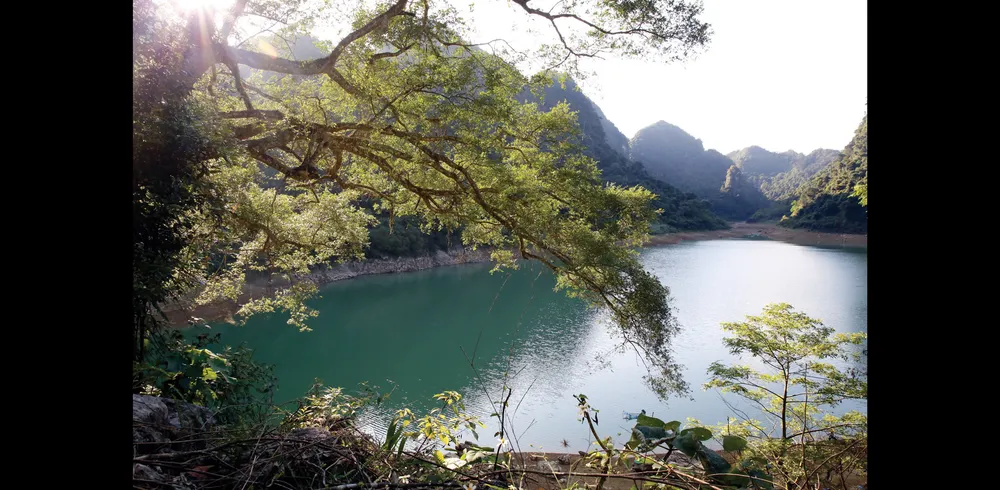 Kỳ vĩ hang động Thăng Hen ảnh 5