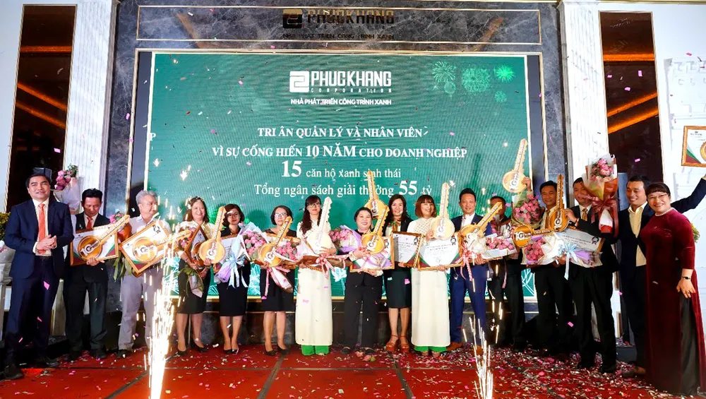 Phúc Khang tặng căn hộ và sổ đỏ cho nhân viên tổng trị giá 60 tỷ đồng ảnh 3