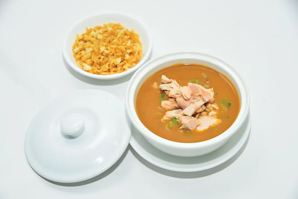 Nhiều ưu đãi bất ngờ tại khách sạn Windsor Plaza ảnh 2