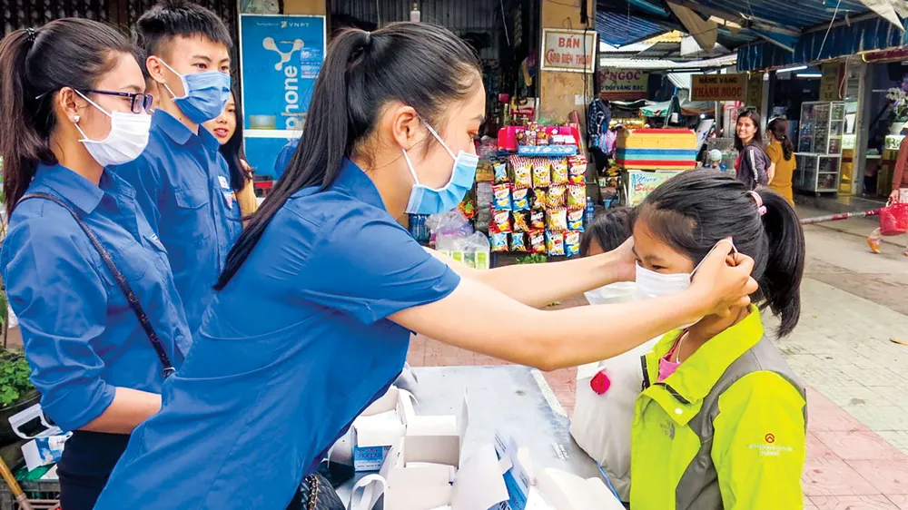 Vài suy nghĩ về chiếc khẩu trang ảnh 1