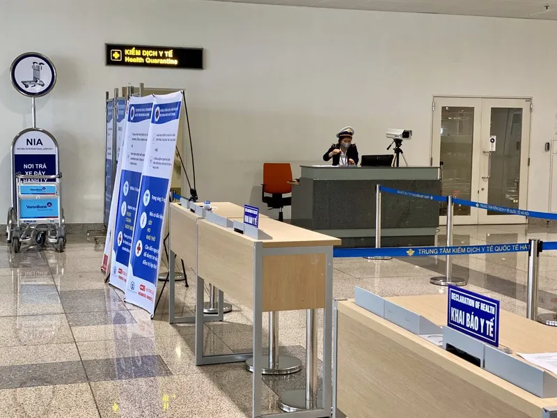 nguoi mac covid-19 nhap canh qua san bay: kiem dich noi bai co van de? hinh 2