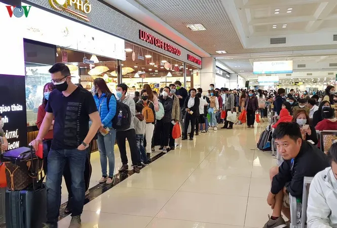 ca nghin nguoi viet tai chau au, asean o at hoi huong, san bay qua tai hinh 1