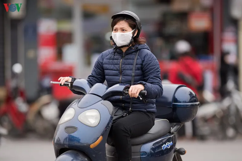 nguoi ha noi deo khau trang phong chong covid-19, don "ret nang ban" hinh 2