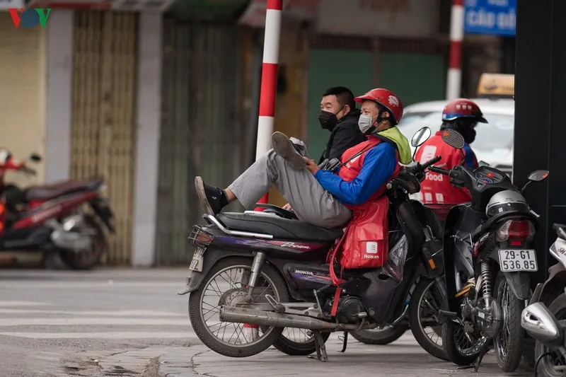 nguoi ha noi deo khau trang phong chong covid-19, don "ret nang ban" hinh 12