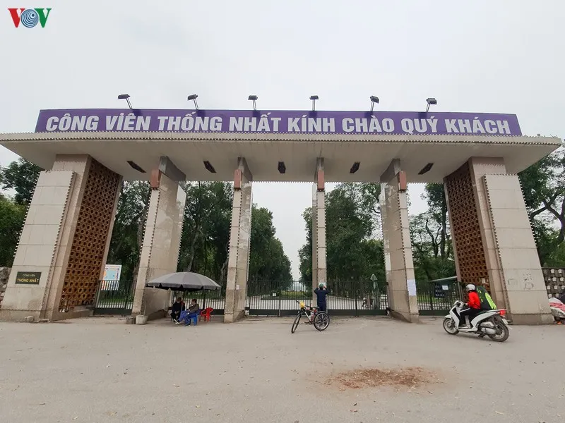ngay dau cach ly toan xa hoi: dan ha noi van ra duong tap the duc hinh 6