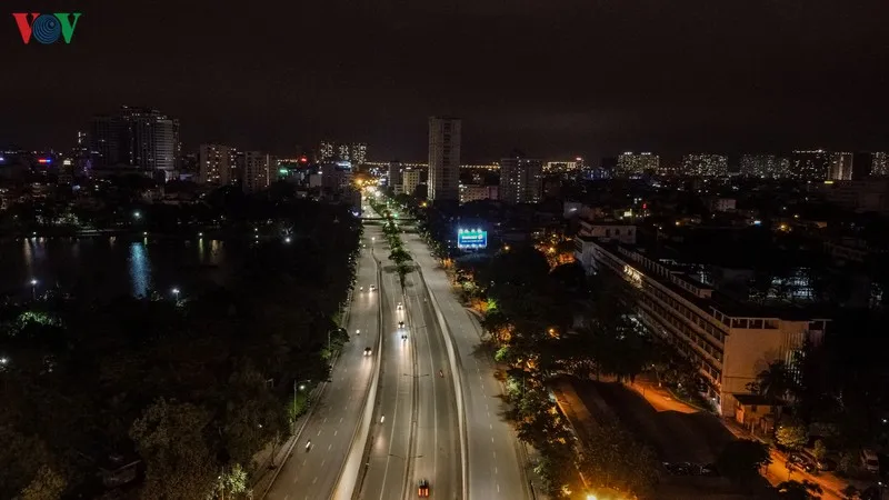 toi ha noi la lam tu goc nhin tren cao trong nhung ngay cach ly xa hoi hinh 3