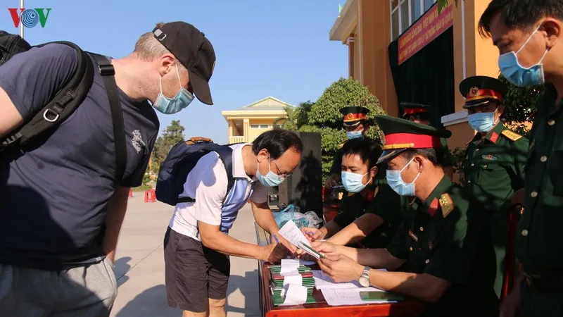 anh: bin rin phut chia tay tai khu cach ly truong qs quan doan 4 hinh 3