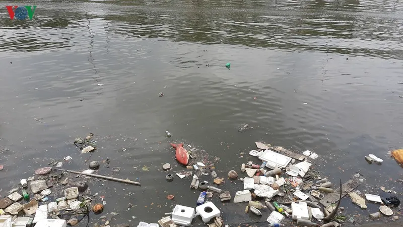 nhiều kênh rạch tại tphcm đang gồng mình cõng... rác hình 2 nhieu kenh rach tai tphcm dang gong minh cong... rac hinh 2