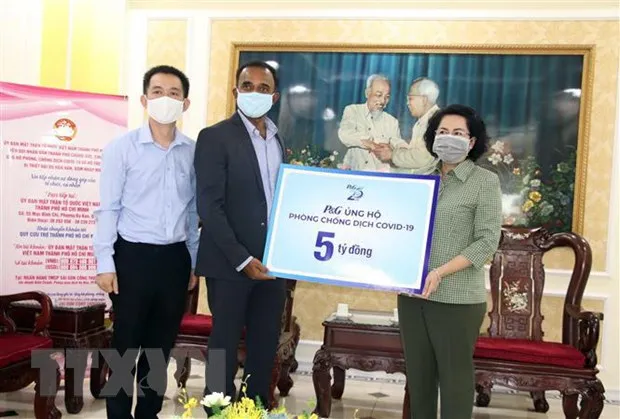 Nguoi dan TP.HCM ung ho hon 108 ty dong chong COVID-19 va xam nhap man hinh anh 1