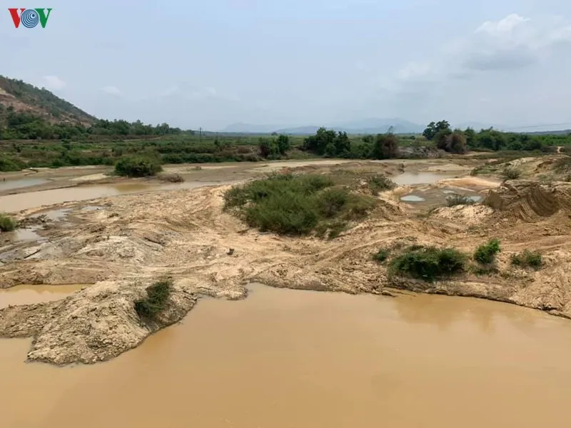 han han keo dai, nguoi dan chat chiu tung giot nuoc hinh 1