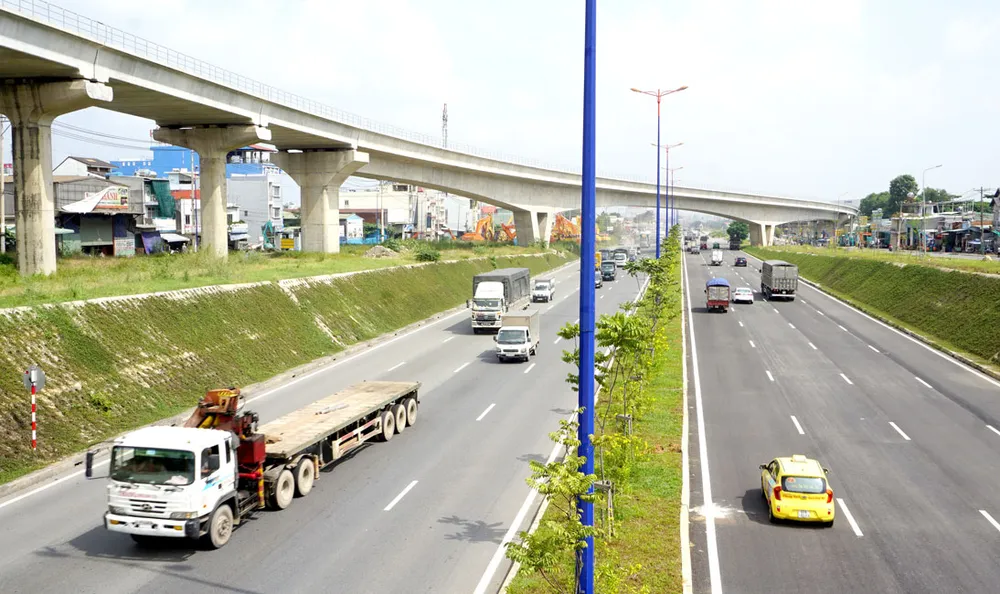 Phát triển mạnh hạ tầng giao thông phía Đông ảnh 1