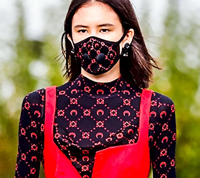 Khẩu trang sẽ là “trang sức” mới của phương Tây ảnh 3