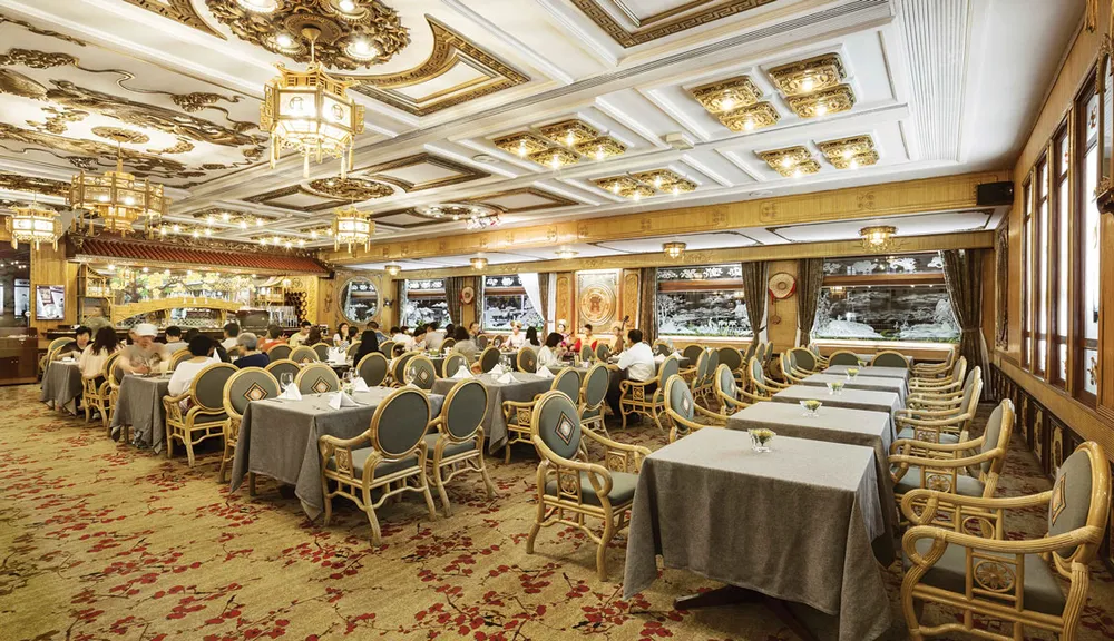 Ưu đãi dịch vụ 5 sao tại Rex Hotel Saigon ảnh 1