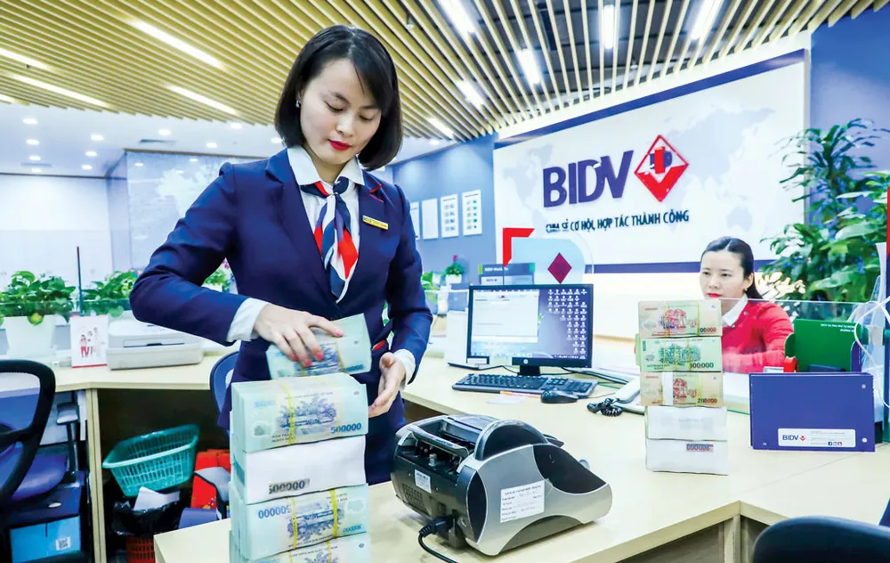 Đánh đổi mục tiêu lạm phát, giảm sâu lãi suất ảnh 1