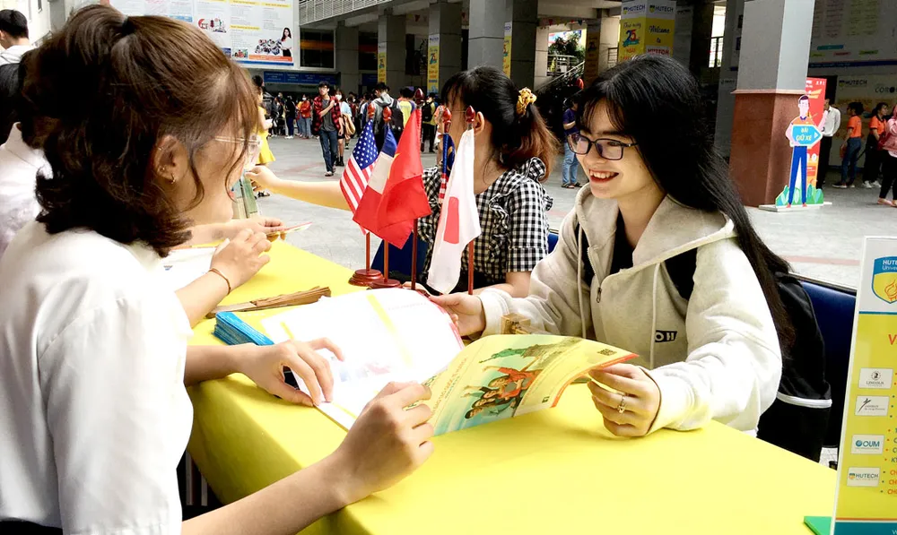 Tư vấn hướng nghiệp để các bạn trẻ vào đời ảnh 1