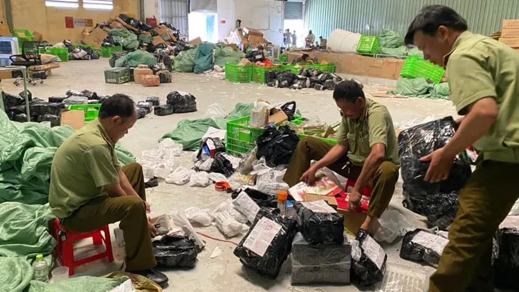 hang lau, hang gia tung hoanh la do lo hong quan ly? hinh 1