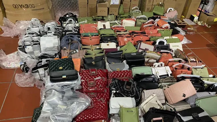 hang lau, hang gia tung hoanh la do lo hong quan ly? hinh 2