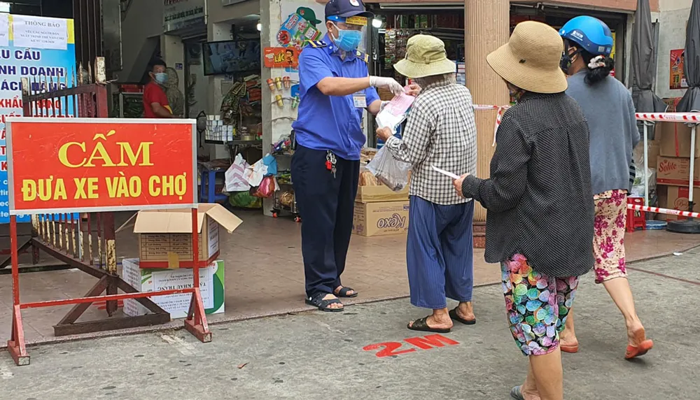 Đảm bảo phòng chống dịch nhưng không “đứt gãy” nền kinh tế ảnh 1