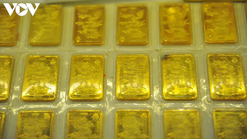 gia vang sjc bat ngo tuot moc 57 trieu dong/luong hinh 1