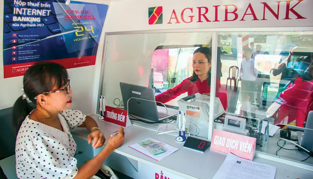 Vay tiêu dùng kích tổng cầu, lo nợ xấu ảnh 1