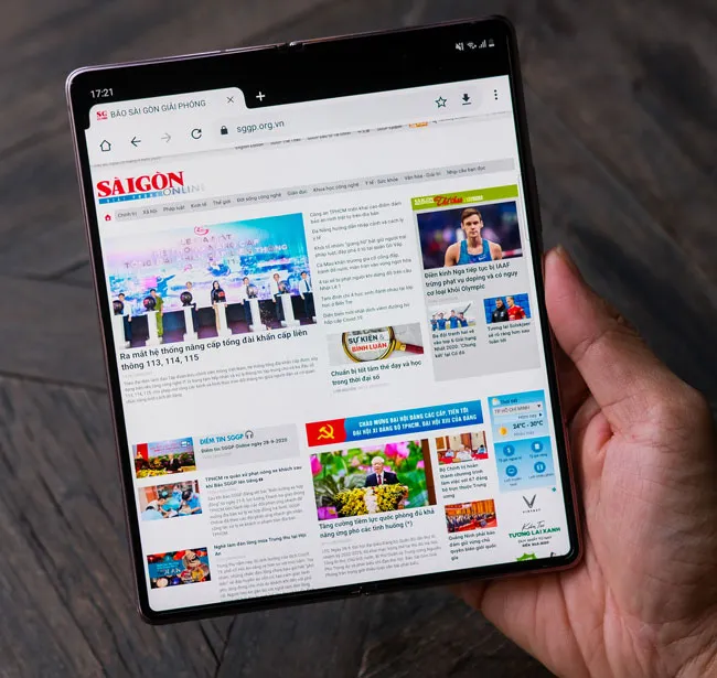 Chạy đua công nghệ điện thoại đắt tiền ảnh 1