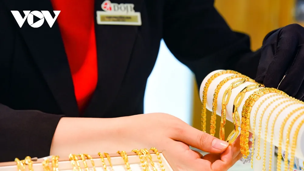 Giá vàng SJC đang cao hơn giá vàng thế giới 3,77 triệu đồng/lượng ảnh 1