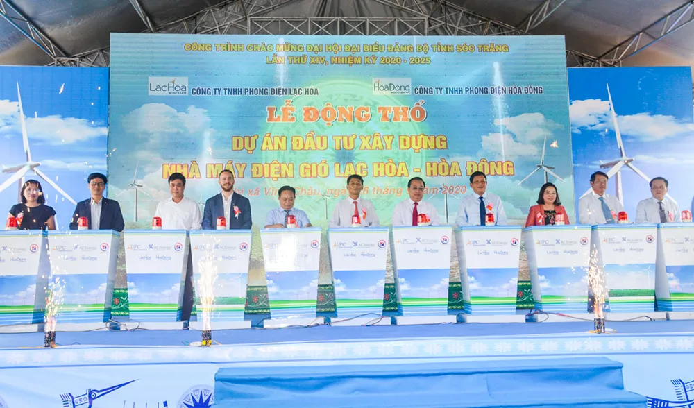 Sóc Trăng khởi công 2 nhà máy điện gió Lạc Hòa và Hòa Đông hơn 2.000 tỷ đồng tại thị xã Vĩnh Châu. Ảnh: TUẤN QUANG