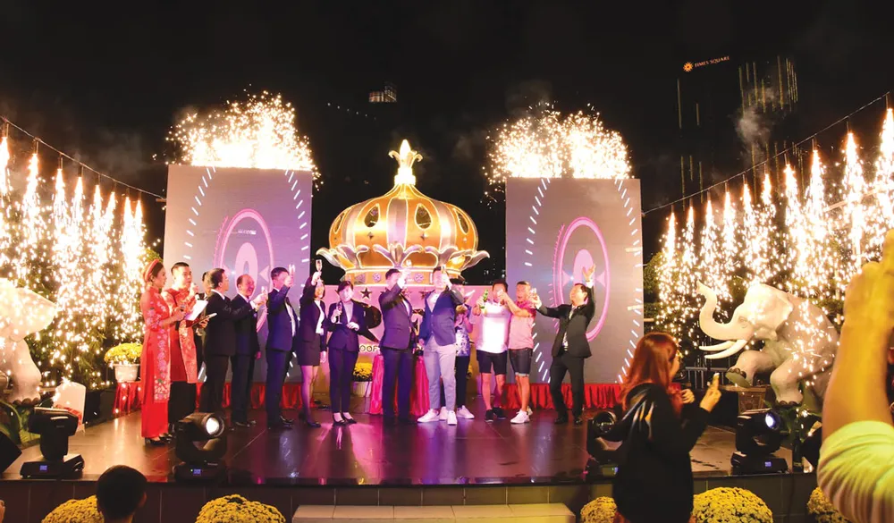 Rooftop Garden Bar khởi động đại tiệc đón năm mới rực rỡ ảnh 4