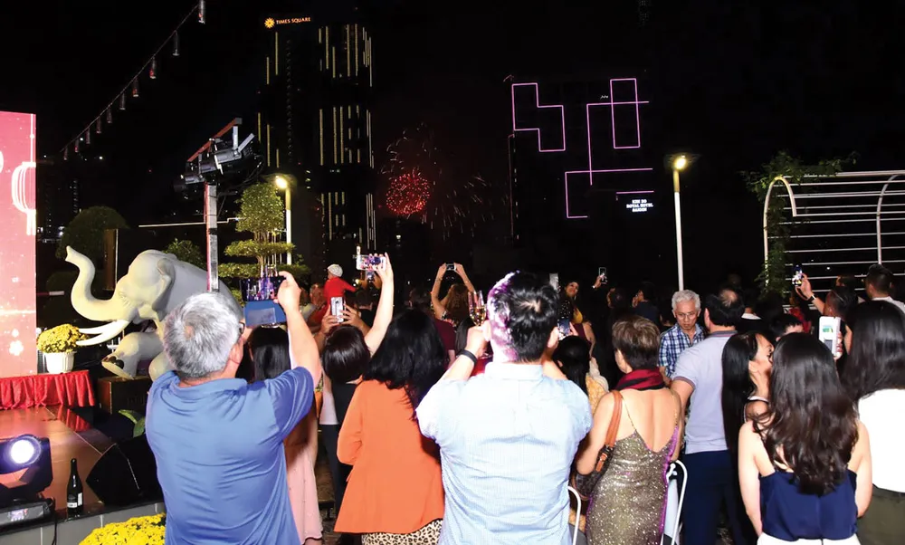 Rooftop Garden Bar khởi động đại tiệc đón năm mới rực rỡ ảnh 3