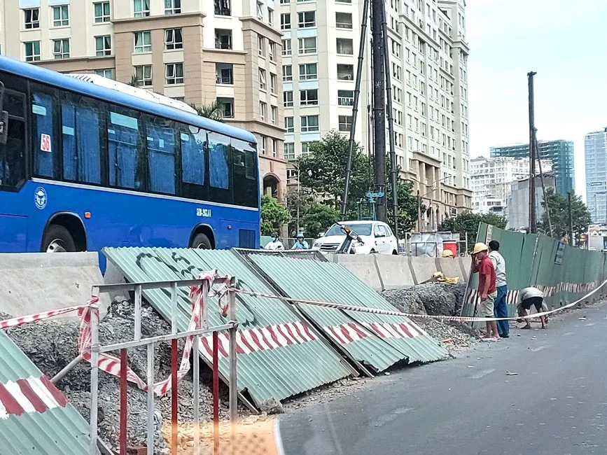 Cuối năm ngổn ngang lô cốt ảnh 1