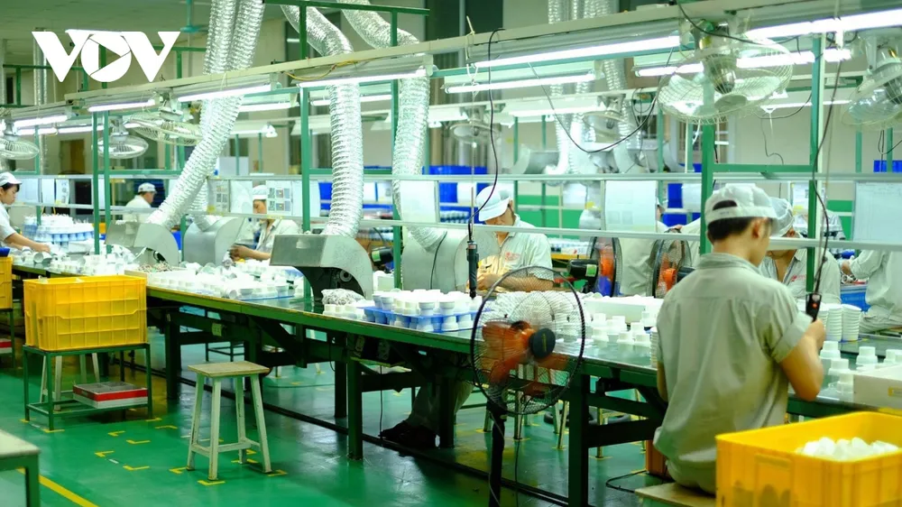 Thành công trong việc ứng phó với dịch bệnh, cùng với vị thế của mình, Việt Nam đã tạo nên một hiệu ứng lan toả tích cực. Vì vậy, các doanh nghiệp trong nước và nhà đầu tư cũng cảm thấy an tâm và tự tin hơn.