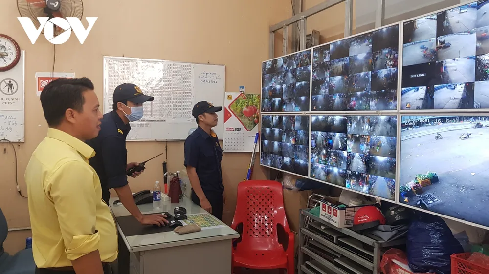 Hàng hóa đổ về chợ đầu mối ở TPHCM tăng đột biến ảnh 13