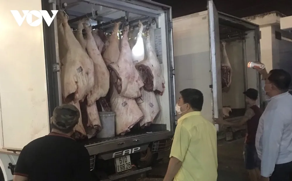 Hàng hóa đổ về chợ đầu mối ở TPHCM tăng đột biến ảnh 8