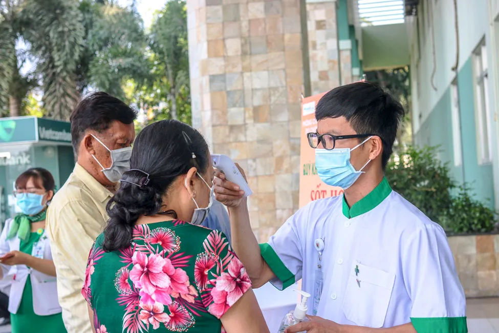 Kiểm tra y tế tại Bệnh viện Hoàn Mỹ Cửu Long.