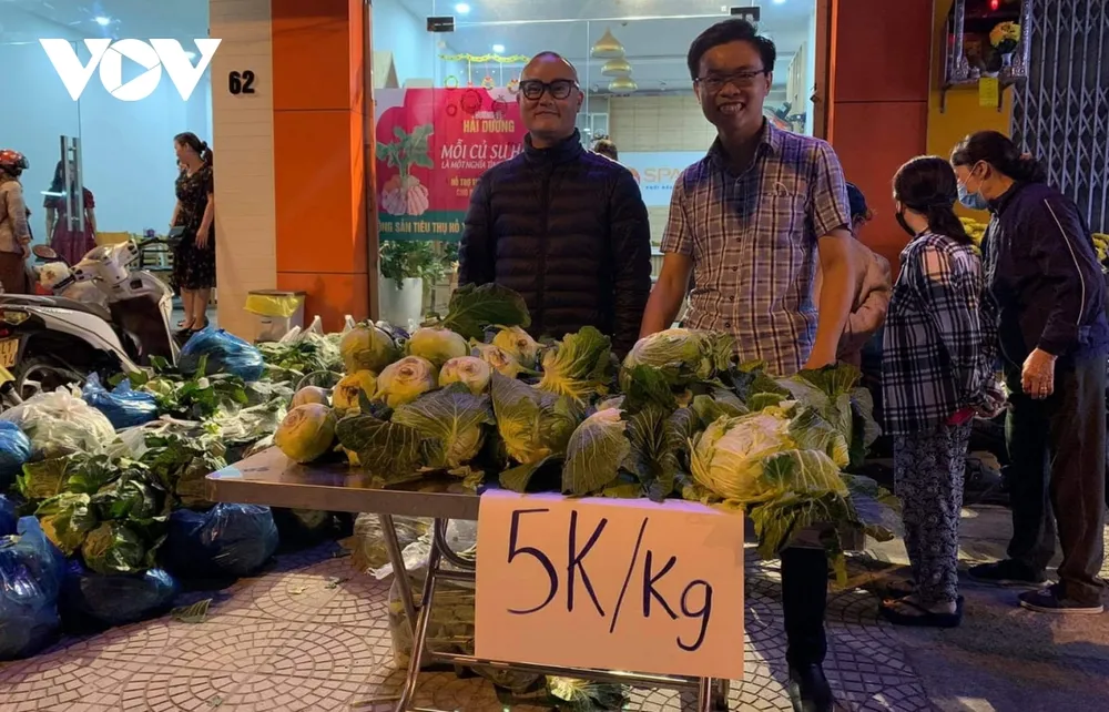 Người dân nhiều tỉnh thành nhiệt tình "giải cứu" nông sản Hải Dương ảnh 6