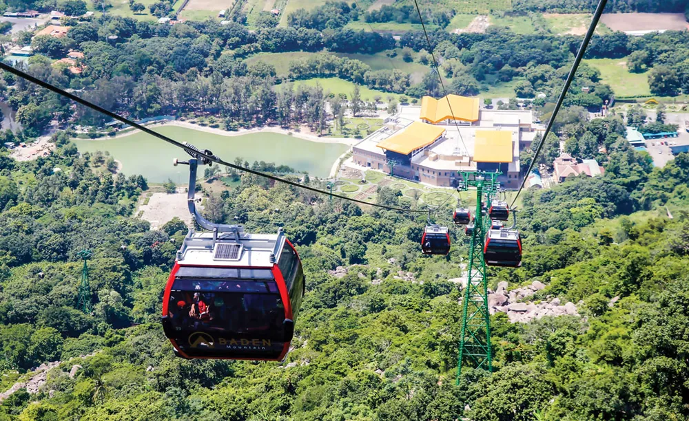 Khu du lịch Quốc gia núi Bà Đen đang trở thành điểm đến hấp dẫn của du khách ở Đông Nam bộ. Ảnh VĂN PHONG