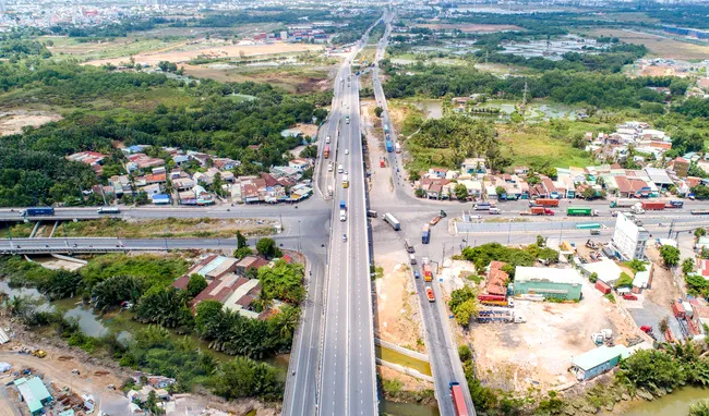 TPHCM cần dành nhiều đất hơn cho thương mại, công nghiệp, dịch vụ ảnh 2