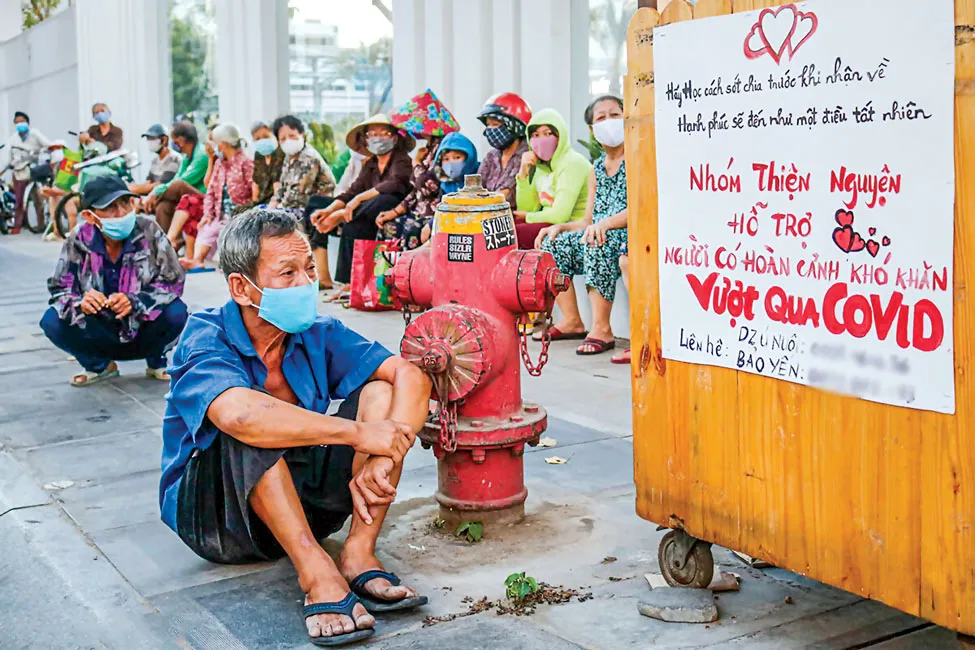 Đã cứu trợ, đừng để 'lọt sàng xuống nia' ảnh 2