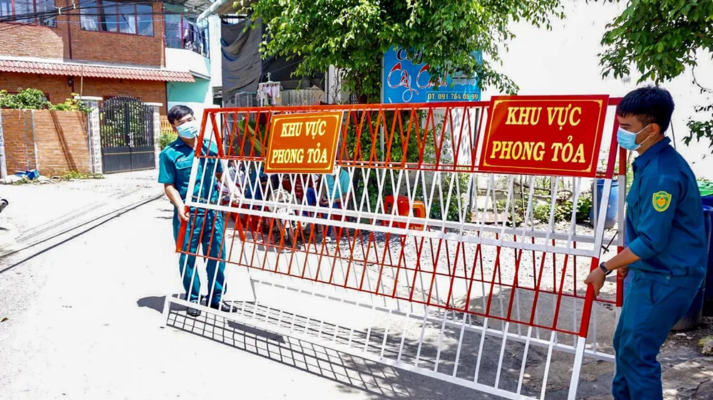 TPHCM chiều 30-9 đã bắt đầu áp dụng gỡ bỏ phong tỏa các tuyến đường.