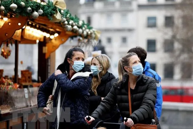 Vi sao mot so nguoi mien nhiem COVID-19 du tiep xuc mam benh? hinh anh 1