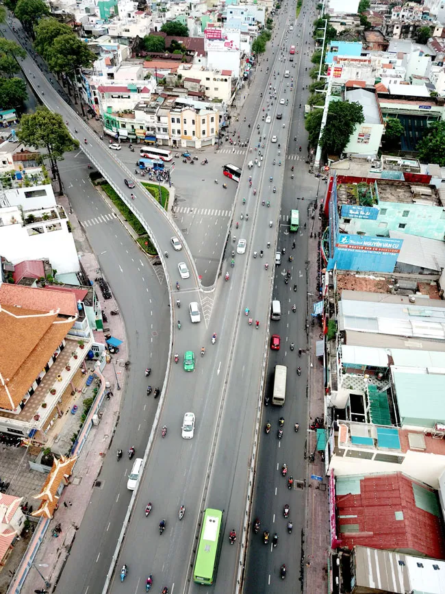 TP Hồ Chí Minh: Vẫn giữ vững đầu tàu kinh tế cả nước ảnh 1