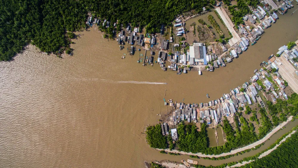 Một góc xã Đất Mũi, huyện Ngọc Hiển thuộc Vườn Quốc gia Mũi Cà Mau nhìn từ trên cao. (Ảnh: Trọng Đạt/TTXVN)