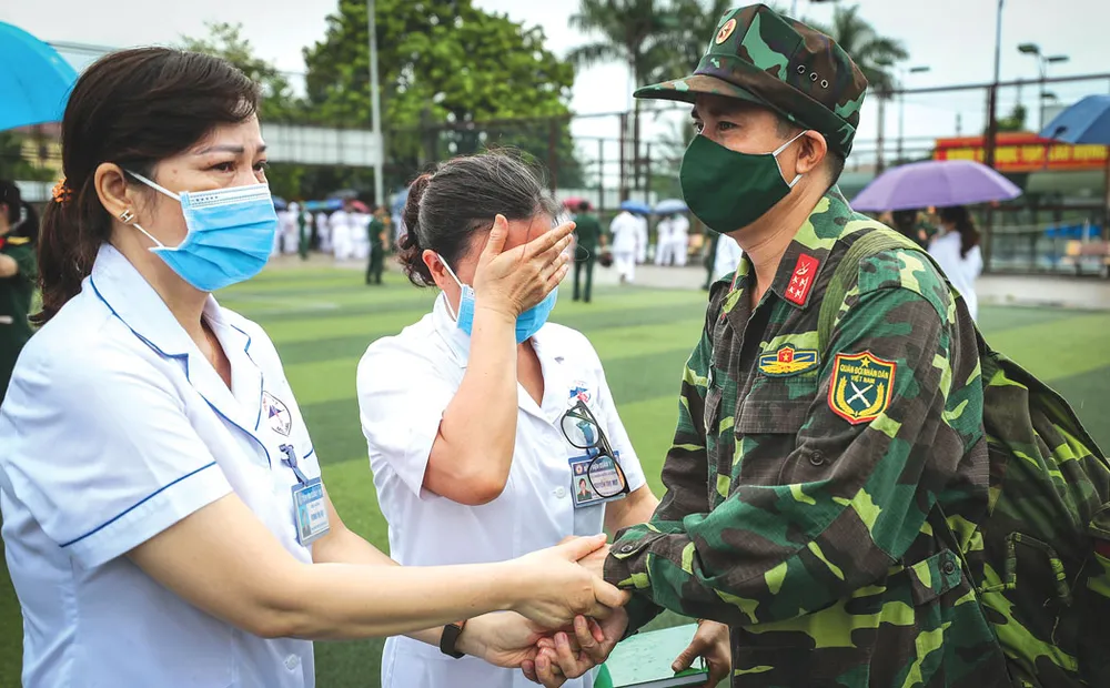 Chia tay trong nước mắt sau đợt hỗ trợ TPHCM chống dịch.