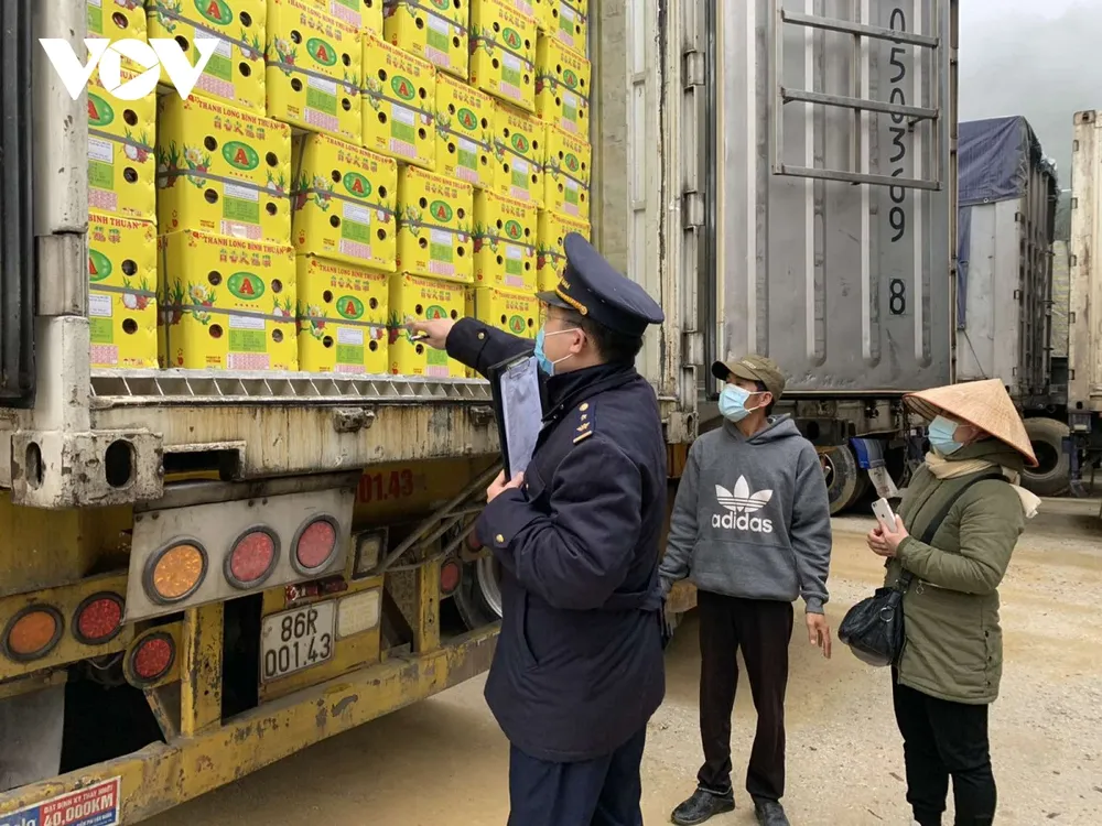 Lạng Sơn khẩn trương giải phóng hơn 2.200 xe hàng đang tồn đọng ảnh 1