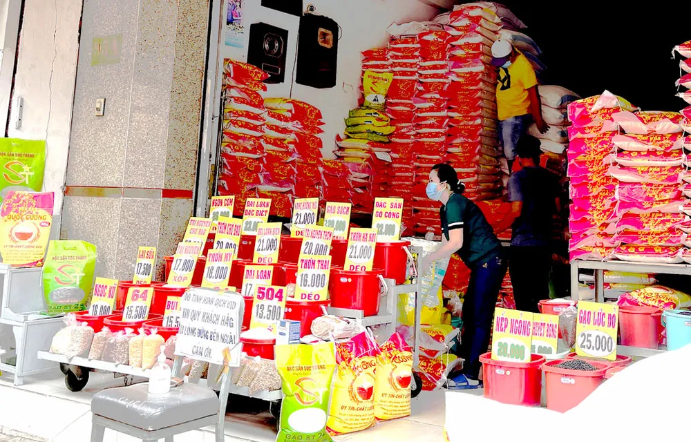 “Bão giá” theo giá xăng ảnh 1